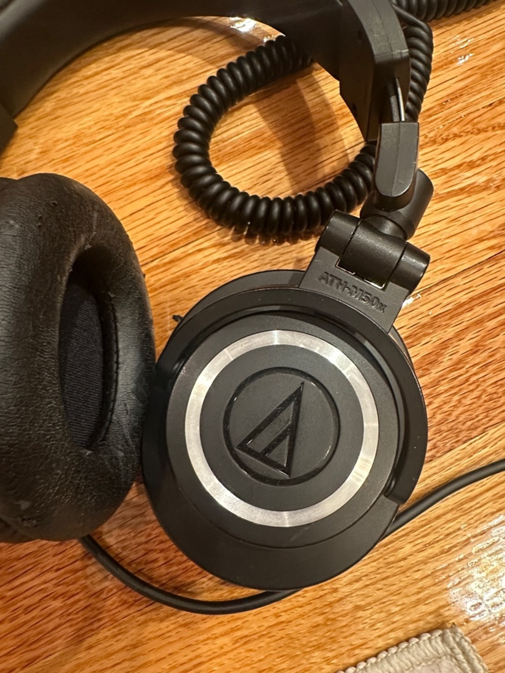 Audio Technica Black Over-Ear Headphones - Picture 3 of 7